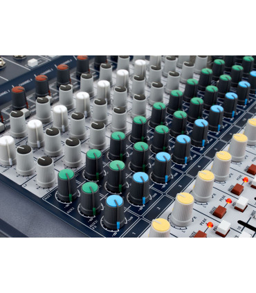 SIGNATURE 12 SOUNDCRAFT 12 CANAUX DE MIXAGE