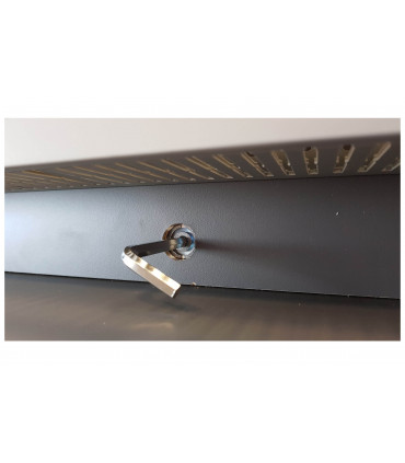 DM Broadcast TECH ONE Bureau de studio de radiodiffusion on air